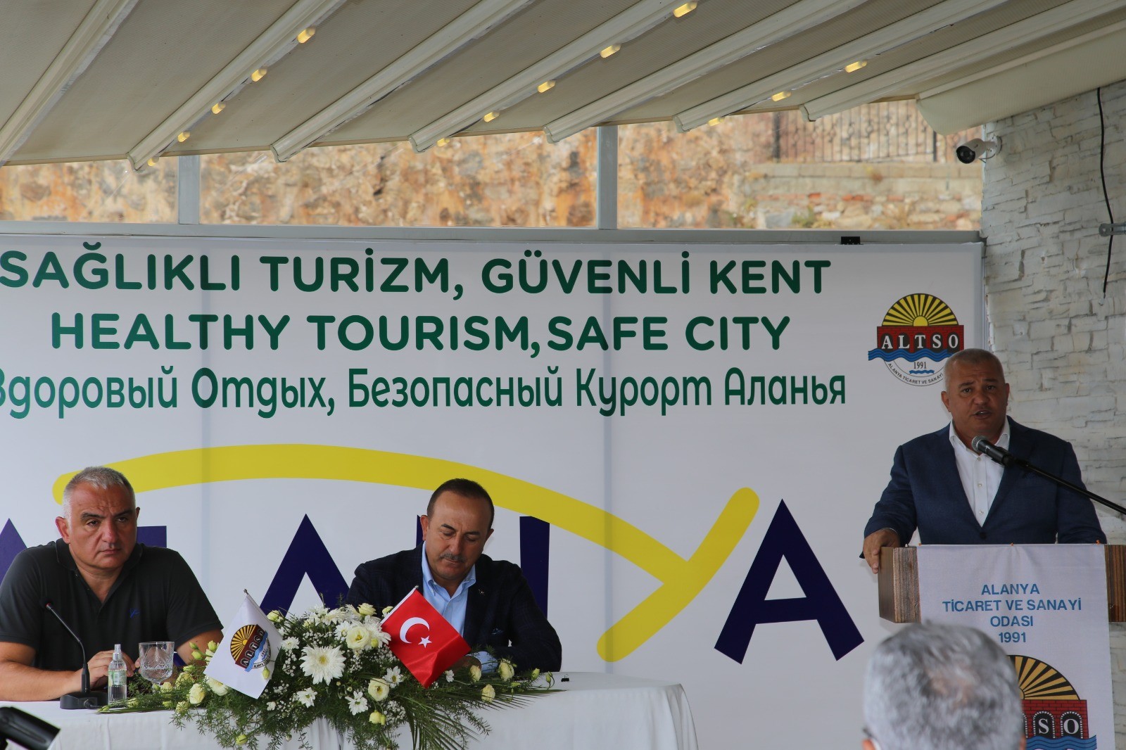 Turizm için büyük adım! Alanya’da iki bakanlı dev buluşmada dünyaya mesaj verildi