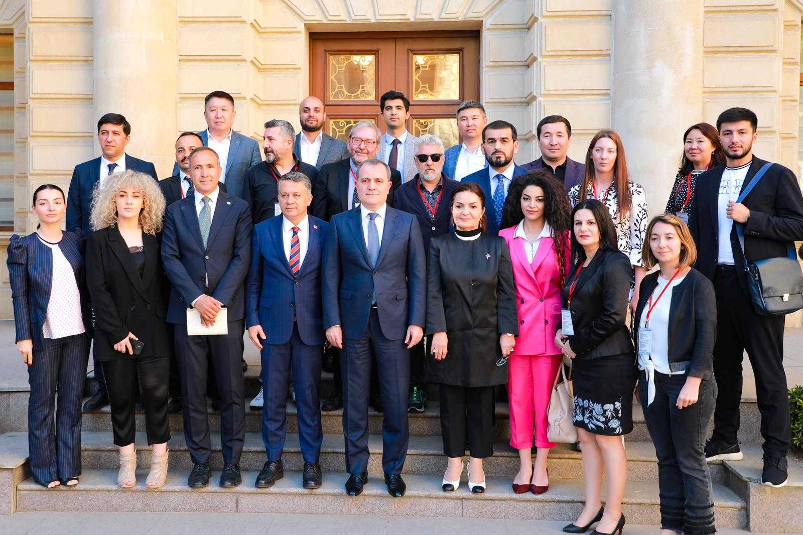 Bakü’de 11 ülke medyasını Bakan Bayramov’la buluşturduk