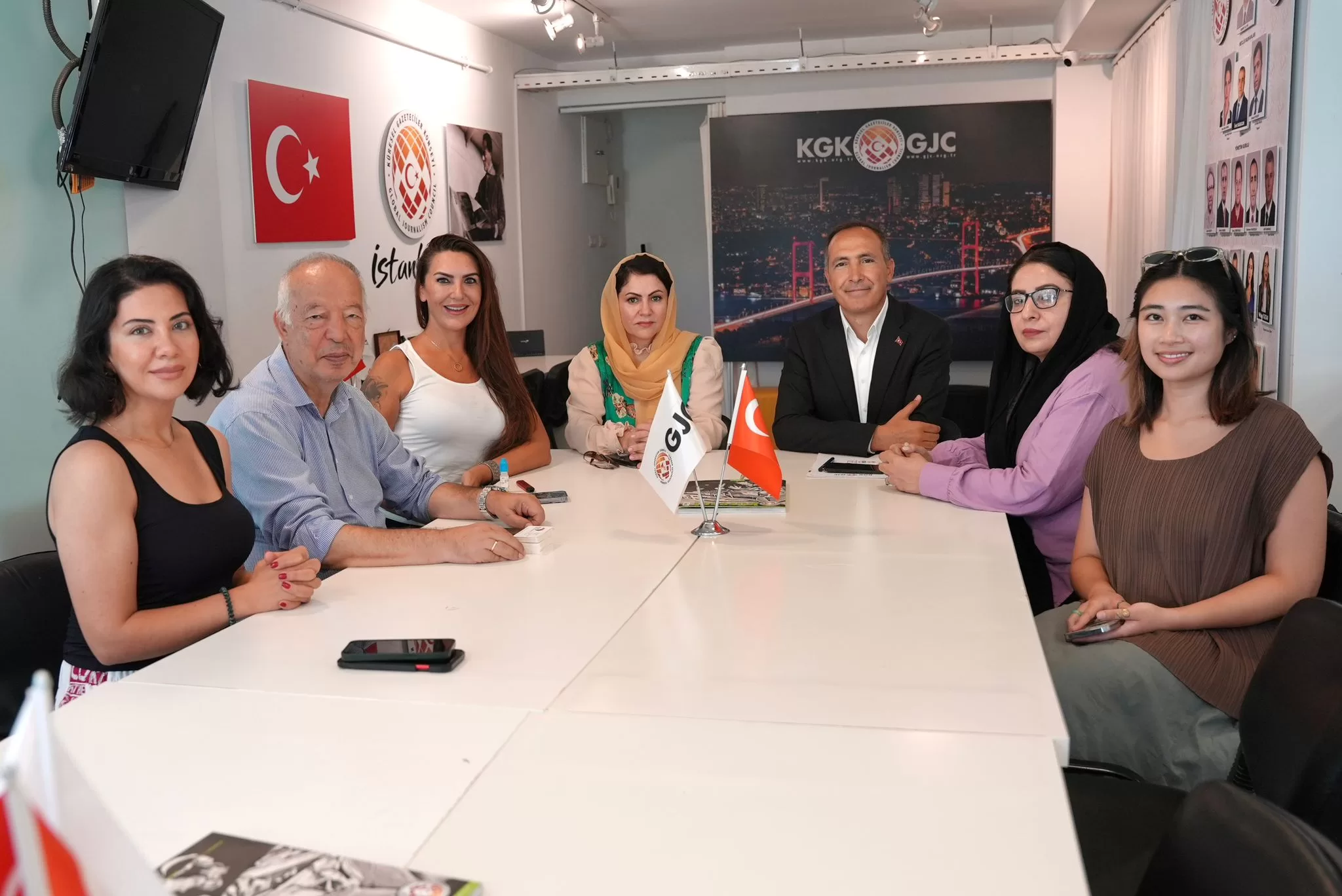 Afganistan’ın eski kadın lideri Koofi’den KGK ziyaretinde dünyaya destek çağrısı